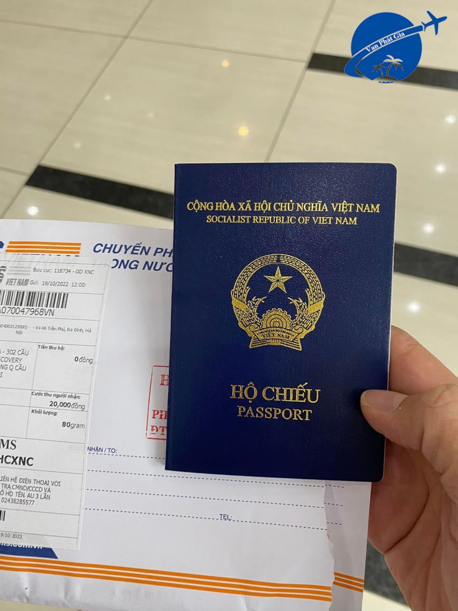 So sánh giữa làm hộ chiếu truyền thống và online